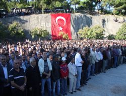 Dualar gözyaşlarına karıştı